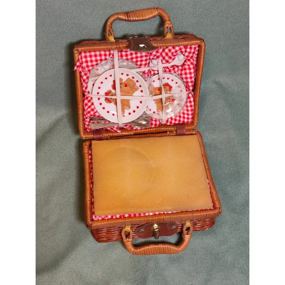 Delton Miniature Doll 9 Piece Tea Set Teddy Bears Lined Wicker Basket Vintage